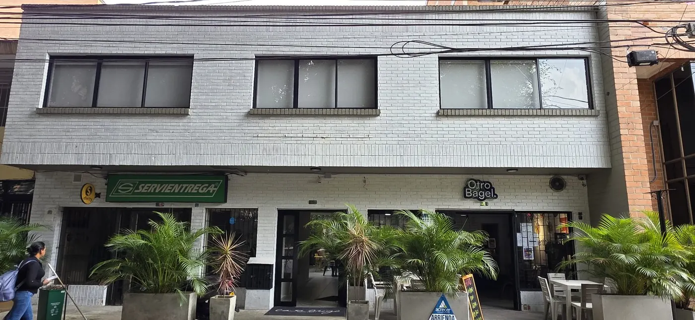 Fachada de la casa de recuperación en Laureles, Medellín