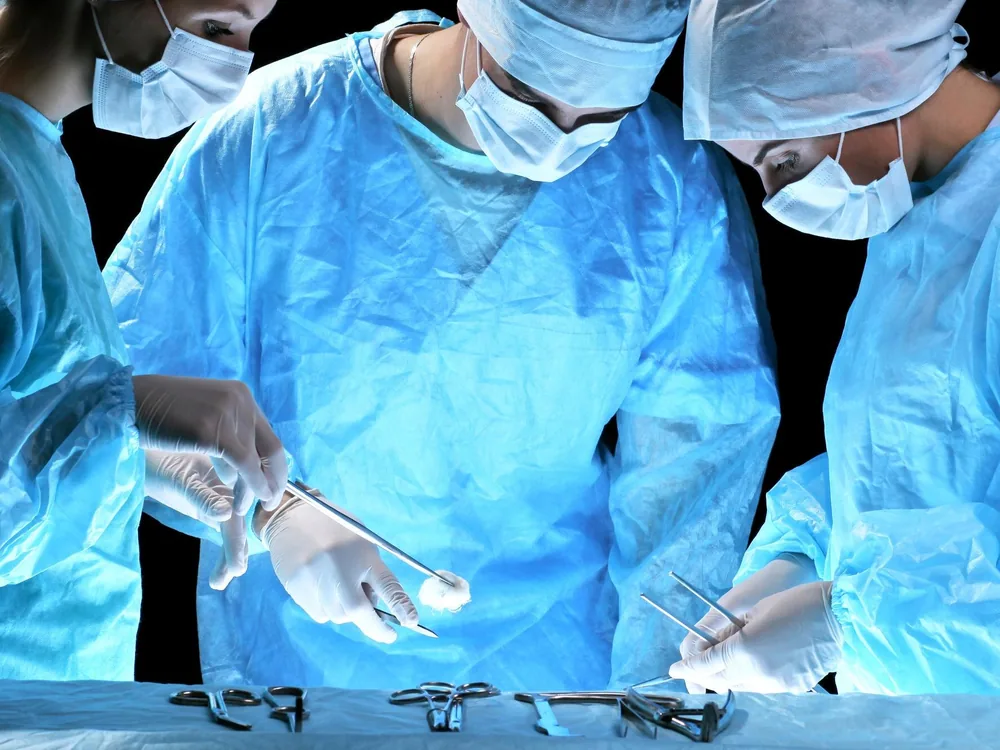 Surgical team during a laparoscopic radical prostatectomy in Medellín