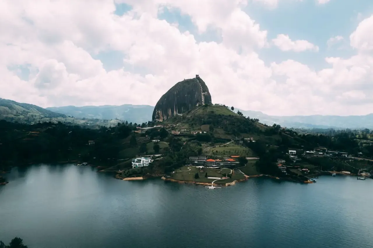 Atención médica de calidad en Medellín para pacientes de turismo de salud