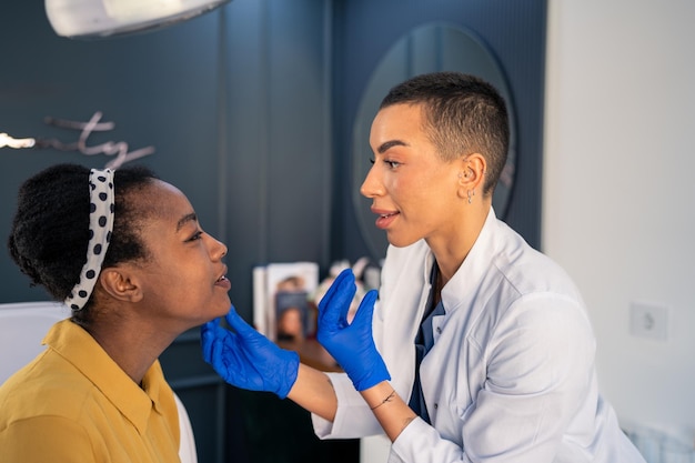 Otoplastia en Medellín - especialistas certificados